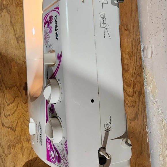 Brother Project Runway Limited Edition Sewing machine - Picture 6 of 6